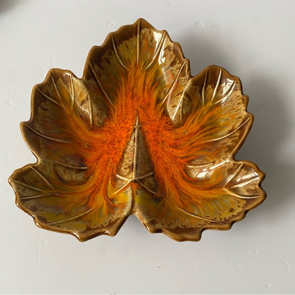 Ceramic Vintage CALIFORNIA Pottery Leaf Dish Tan/Brown with Orange USA 879